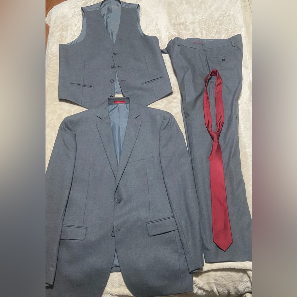 Men’s Alfani Slim Gray Three-Piece Suit with a Red Tie